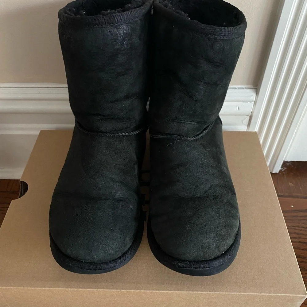 UGG Classic Black Short Kid Boots Size 3